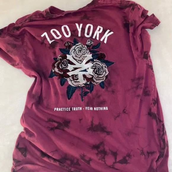 💙 Zoo York Black and Pink Tie-Dye T-Shirt Featuring Elaborate Embroidery Size M - Picture 10 of 13